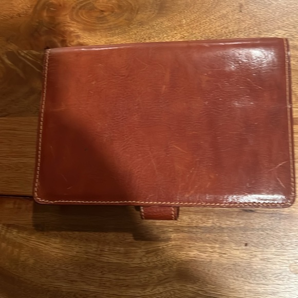 Vintage Saga Leather Portfolio - Picture 4 of 5